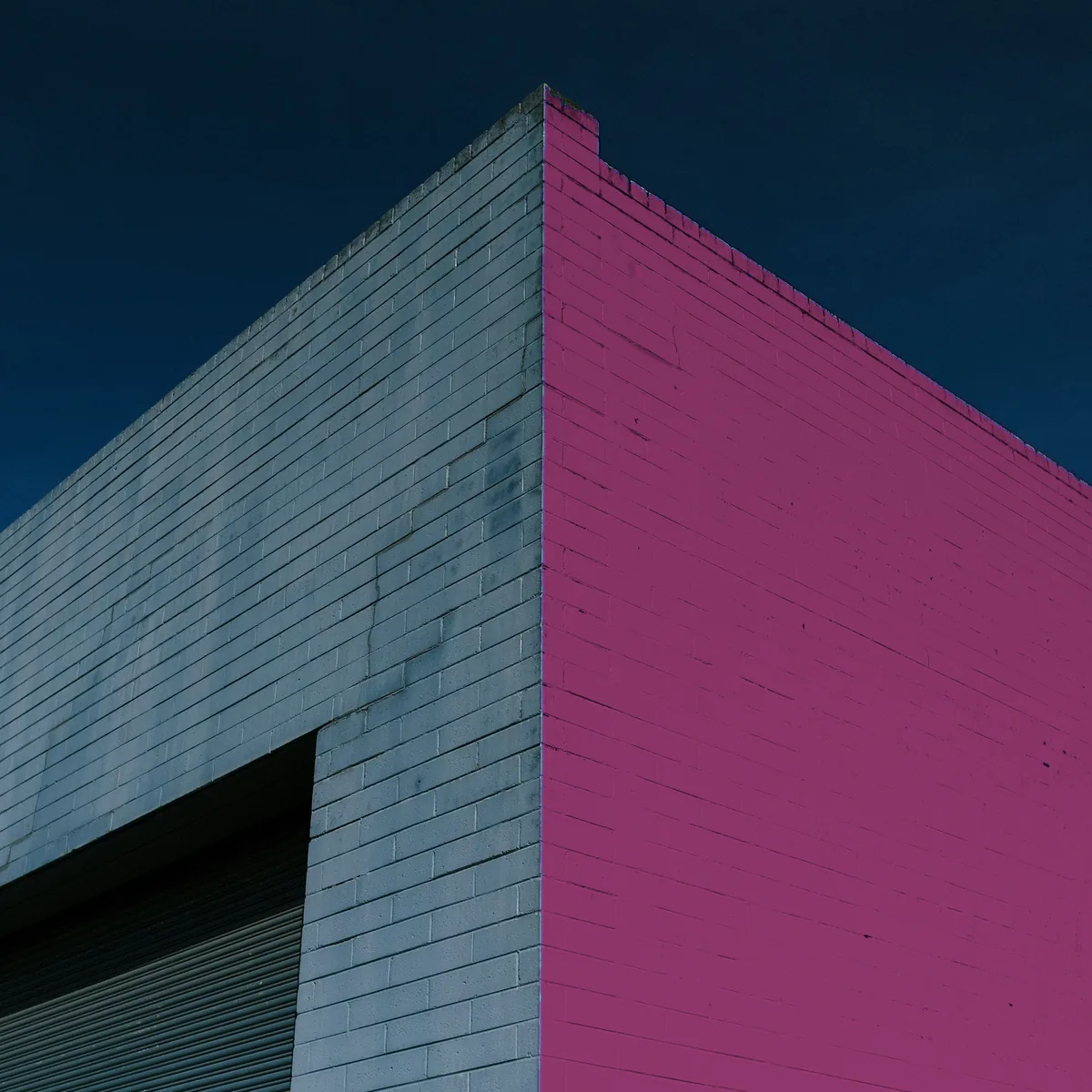 Façade d'un bâtiment industriel repeinte